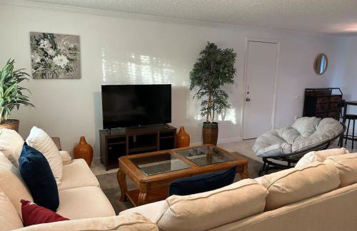 Master Bedroom w Pvt Bath in shared home - Foto 18