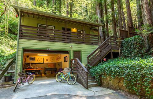 Vino Velo Retreat! Redwoods! Hot Tub!! Fire Table!! BBQ!! Game Room!! Fast WiFi!! Dog Friendly!! - Foto 1