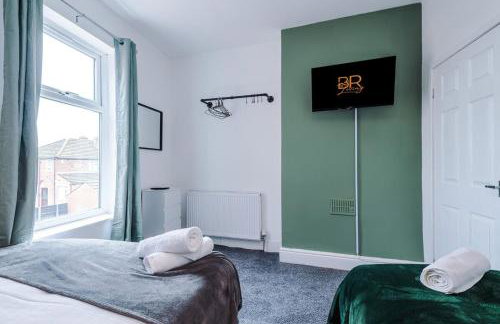 NEW! Modern 3-Bed House, Free Parking, Fast Wi-Fi & Easy Manchester Access - Foto 21