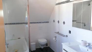 2 Zimmer Apartment mit Küche und Bad - Foto 4, towels, Shower