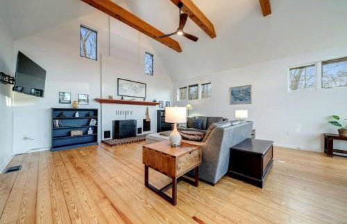 Exclusive Wooded Chalet w Magnificent River Views - Foto 11