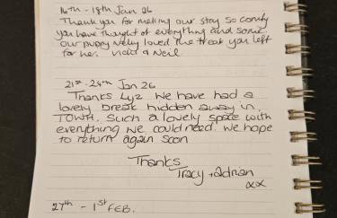 Vale View Apartment, Prestatyn, North Wales - a stylish, dog-friendly holiday let just a 5 min walk to beach & town! - Foto 7