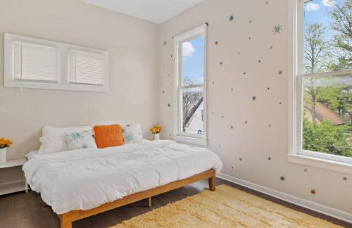 3BR City Chic Modern Apt - Central Location - Foto 2