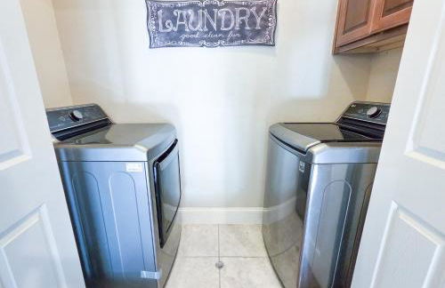 Artsy 3-Story Townhouse Near the Galleria Area! - Foto 30