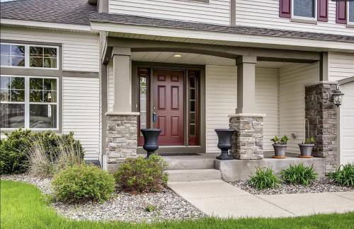 Charming 3-bedroom 1 bath basement nook with backyard view and gazebo - Foto 21