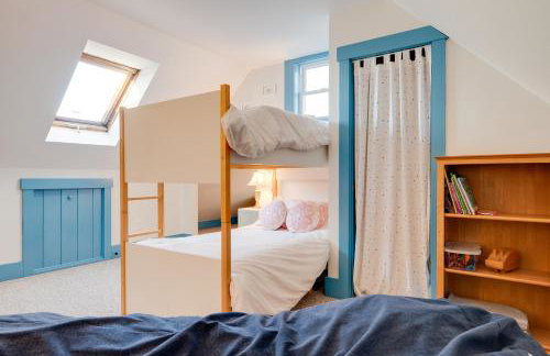 Charming Farmhouse Walk to Village and Trails! - Foto 19