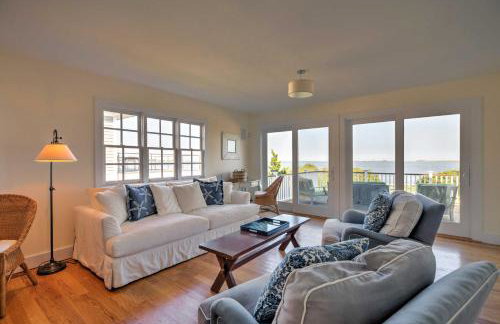 Luxe Waterfront East Quogue Home with Beach On-Site! - Foto 8