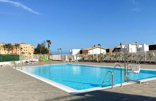 Sunny Luxury Apartment with two great sunny - level terraces, two swimming pools, in a new complex Pueblo Majorero, close to Fuerteventura Golf Club, next to the beach , Atlantico Shopping Mall and casino in Caleta de Fuste - Foto 7
