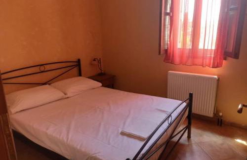 Avgonima Family's Rooms I - Photo 8