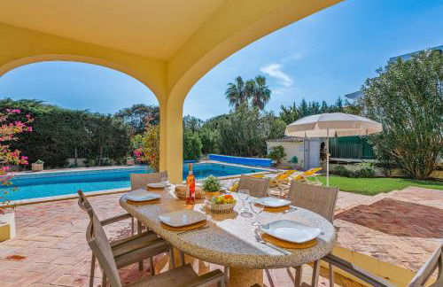 Beach villa Casa de Amanhã 450 mts to the beach with beautiful garden and heated saltwater pool - Foto 7
