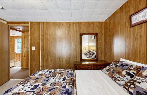 Quaint Lake Escape - Photo 21