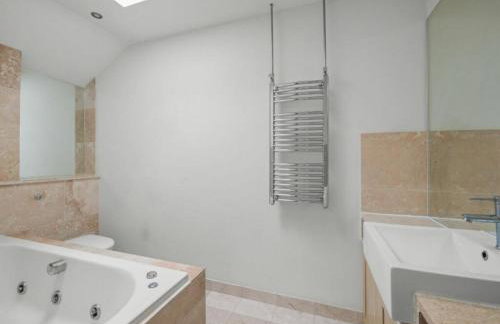 5 bed house with hot tub - Foto 14