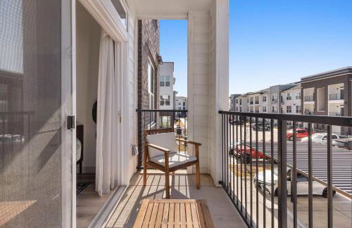 Polished Contemporary 2BR 2BA Private Balcony - Foto 33