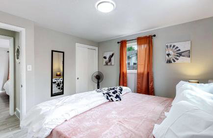 Arvada Private Family Home with Two King Beds - Foto 18