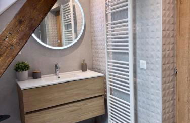 Modern Cocoon Under Roof Parking Close to Tram - Foto 7