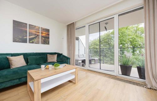 Stylish Apartment by the Lake with Balcony in Zegrze by Noclegi Renters - Foto 15