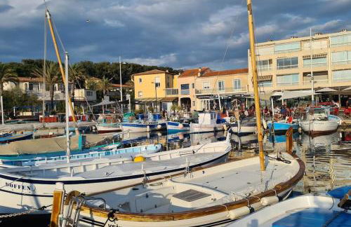 Élégant Studio au calme 2mn mer Wifi Clim Terrasse parking - Foto 19