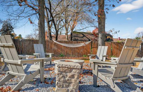 4BR House Mins to Downtown Annapolis with Firepit, Basement Bar, & Sleeps 12 - Foto 35