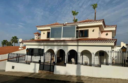 Large Villa in Maspalomas with Huge Private Pool, Jacuzzi & Gym - Foto 50