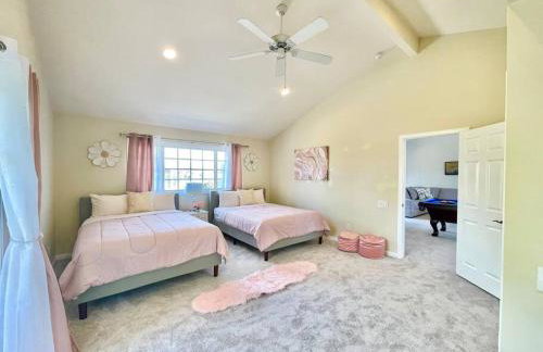 New Charming Spacious Disneyland Pool Home - Photo 53