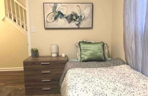 * Radiant Retreat * King Bed * Long Term Stays * - Foto 13