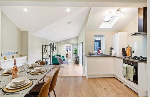 Charming Wimbledon 3-Bed Apt with Outdoor Area - Foto 8