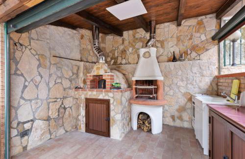 Valley View Villa in San Mango D'aquino with Hot Tub - Foto 67