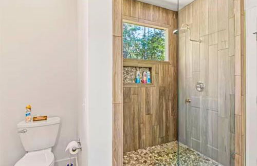 Riverfront Retreat: Sauna, Private Forest, 6 Falls - Foto 14