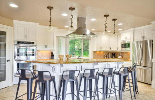 Portland Area Group Getaway Hot Tub and Views! - Foto 7