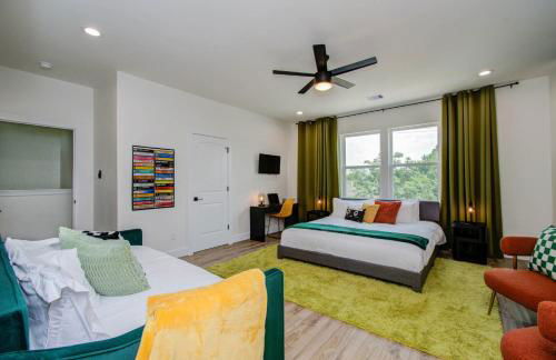 3bd-Rooftop Movie Theater-BBQ-Retro Music Theme-Downtown 8mins - Photo 12