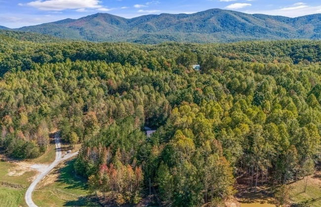 Ruby's Retreat - 2 Bedrooms, 1.5 Baths, Sleeps 8 by RedAwning - Foto 22