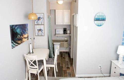 Luxury Suite in the Heart of Hamptons South Beach! - Photo 2