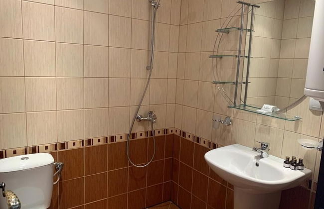 Room-granat Double Room 1- Next to Gondo - Photo 19