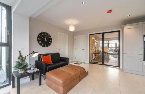 Modern Entire Home steps from the Train Station - Foto 13