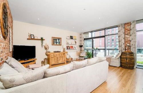 Luxury Huge Modern Open Plan 2Bedroom Flat - Free Private Parking & Balcony located at the OVO Hydro and SEC Centre - Foto 9