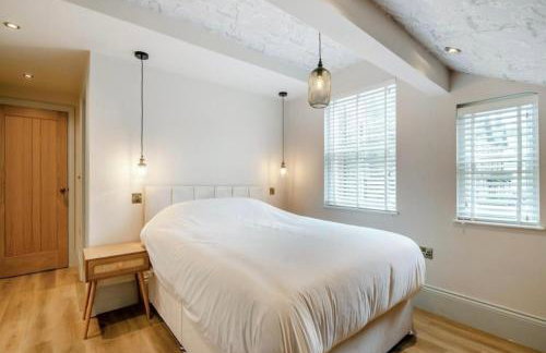 Betty's Townhouse- Luxury 2 bed appt with parking - Photo 10
