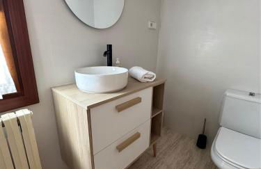 Amplio y Comodo Chalet en Zaragoza con pistas de tenis - Foto 13