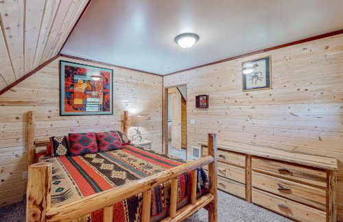 Rustic Cabin with Decks and Hot Tub in Garden Valley! - Foto 19