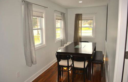 Stylish 4-Bedroom Full House. Plenty of Parking! - Foto 5