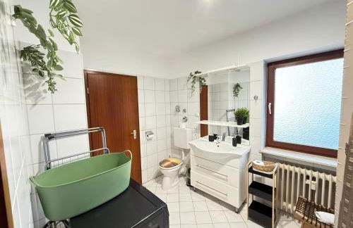 Frankfurt Work and Rest- 4 Bedrooms- 2 WCs- free Parking- 5 Queen size beds- Fast WiFi- roller shutters - Foto 44