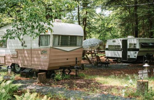 Vintage Shasta Camper for the best of NYC Glamping - Foto 31