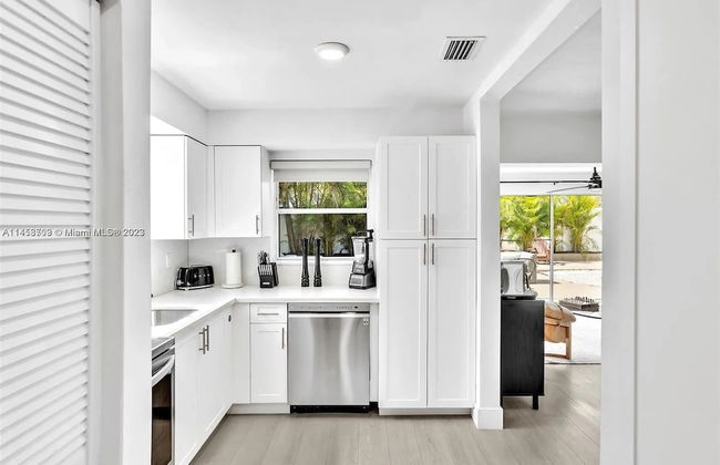 Enjoy a Comfortable Stay at this House - Photo 8