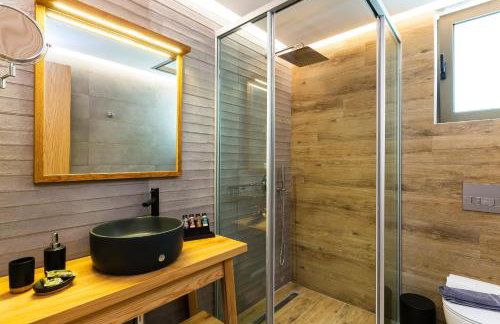 Vasilios Villa, with Pool, Gym & Close to Beach, By ThinkVilla - Foto 64