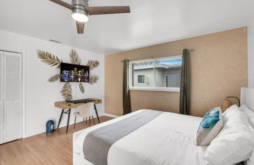 Stunning 4BR Oasis with Pool, 14 minutes to the Ocean - Foto 29