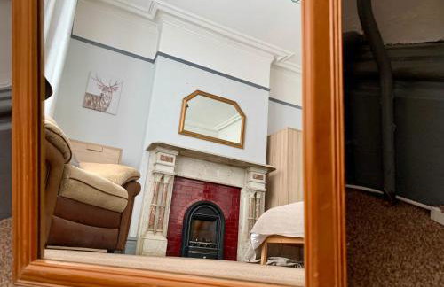 6BR Home with Parking Near Wolverhampton - Foto 26