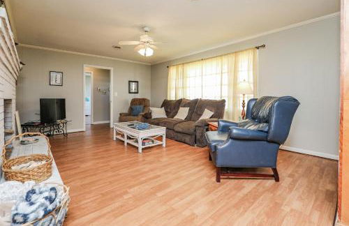 Spacious Home with Waterfront View-Welcome Pets - Foto 28