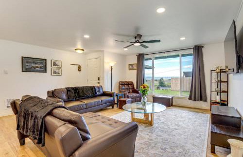 Water Views and Hot Tub Kims Kastle in Stanwood! - Foto 2