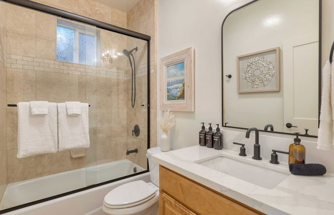 Sunset Serenity by Avantstay Rooftop w/ Hot Tub & Fire Pit, 3 Blocks to Beach! - Foto 6