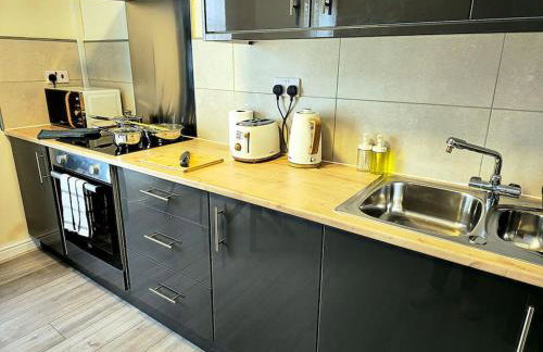 Spacious Home for Longer Stays - Contractors & Relocators Welcome - Photo 17