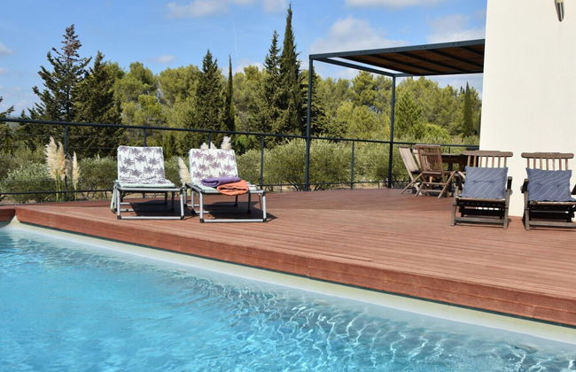 Villa With Pool & Views - Photo 22